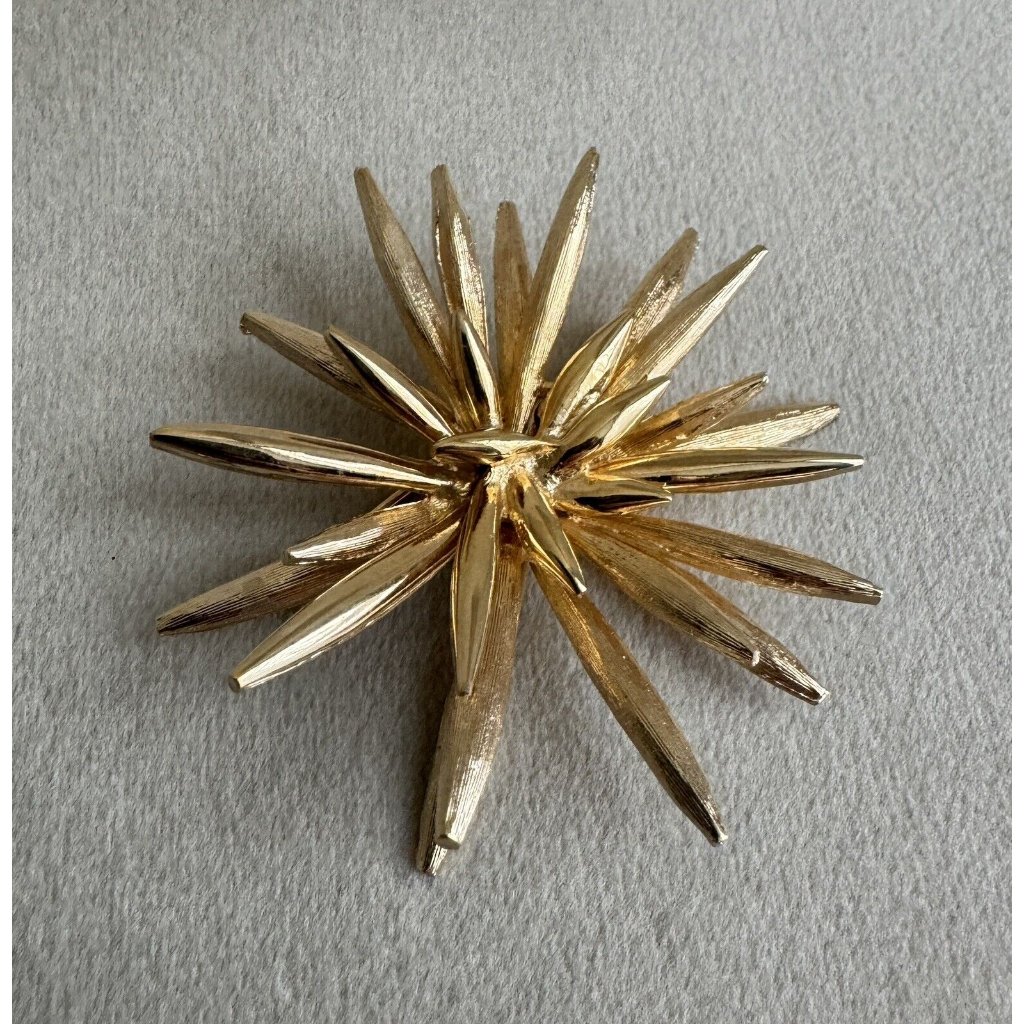 Marcel Boucher Vintage Gold Plated Starburst Costume Pin 75$